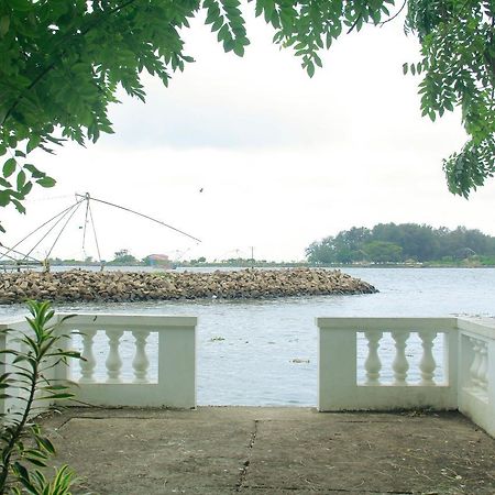 מלון Kochi Muziris Harbour View מראה חיצוני תמונה